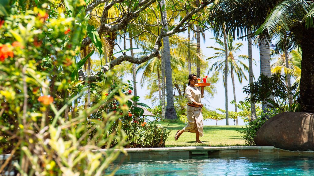 The Anandita Lombok villa staff serving fresh juice